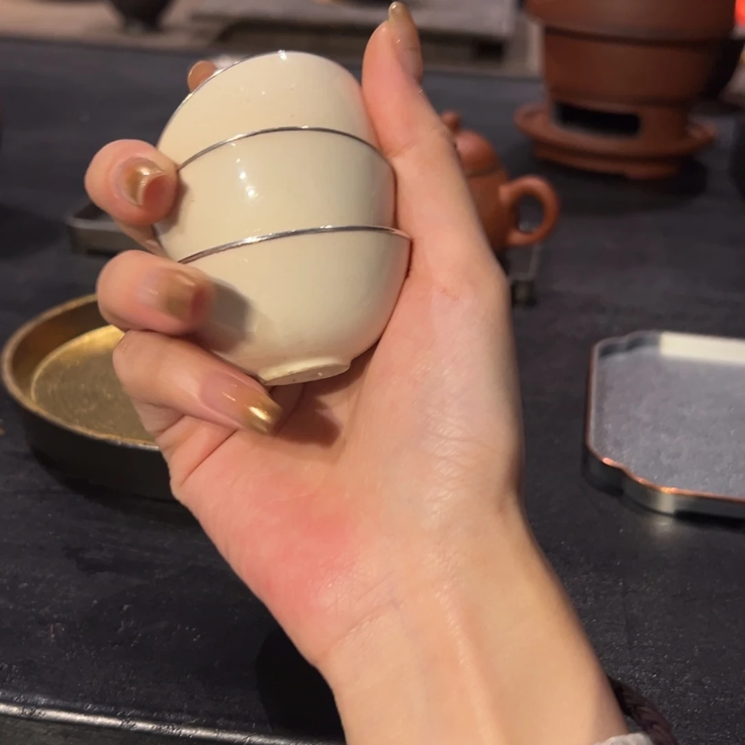 去***.瓷片陶瓷。       陶瓷。