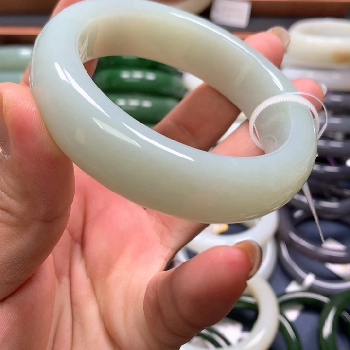【闪购商品】未镶嵌手镯和田玉