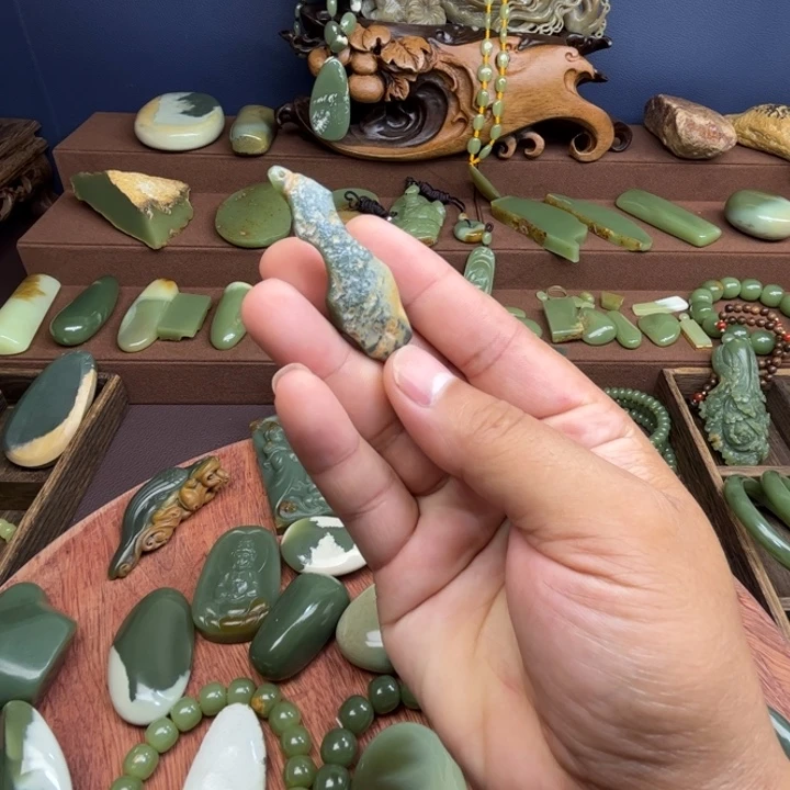 岫岩河磨玉（透闪石质玉）未镶嵌把件