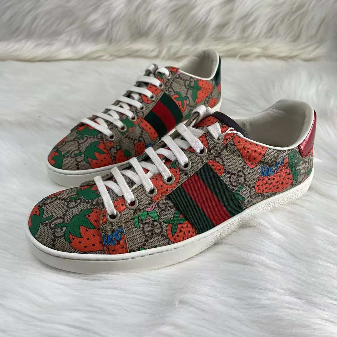 99新 GUCCI/古驰 37码/Seven女鞋精选 棕色印花满印草莓板鞋 795