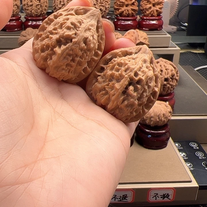 吊坠文玩核桃34 十三陵鸡心 j-020