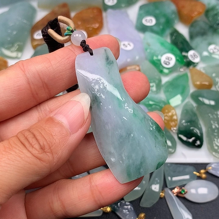 翡翠未镶嵌颈饰随型