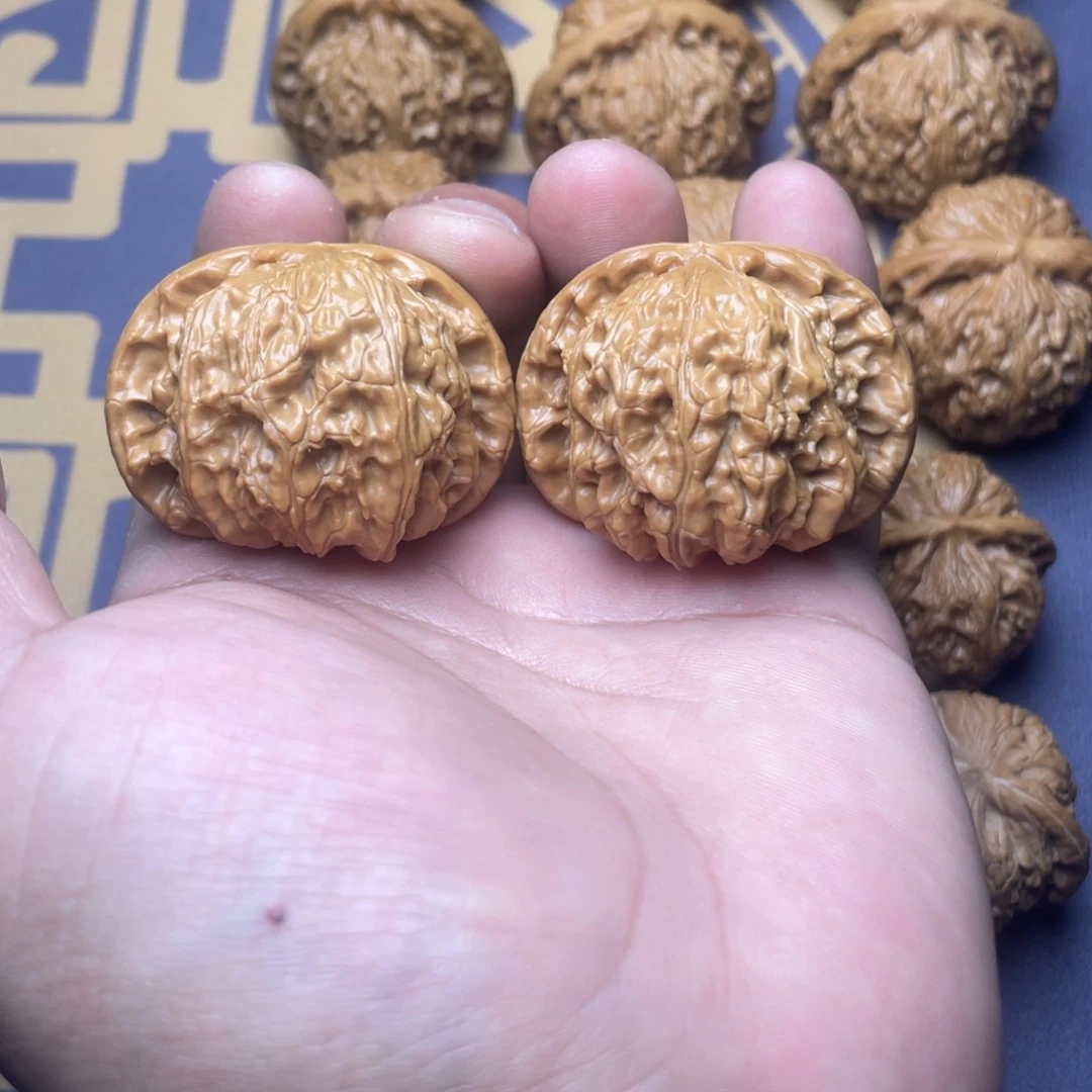 文玩核桃把件白狮子