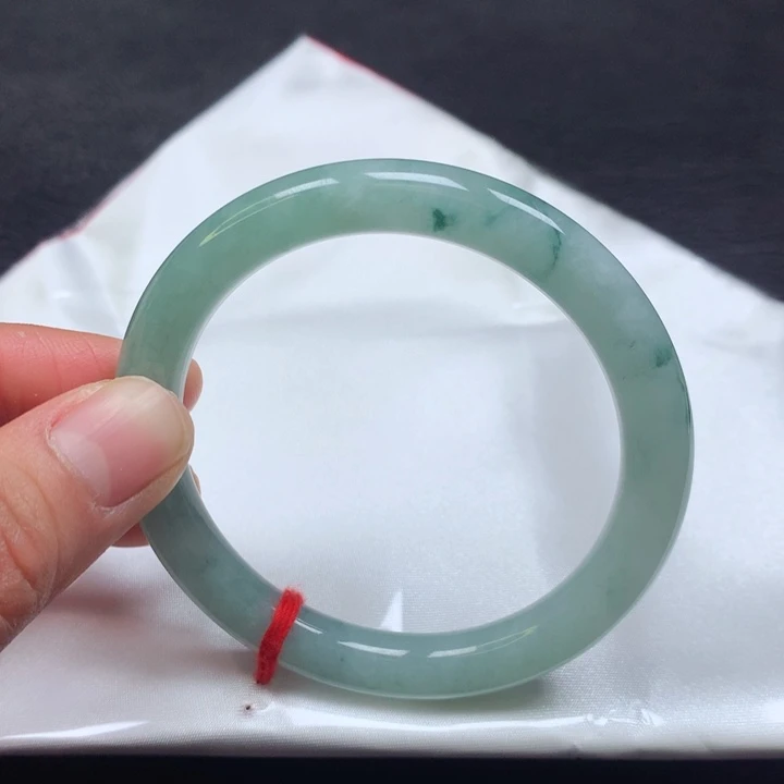 翡翠手镯（圆镯）未镶嵌53圈