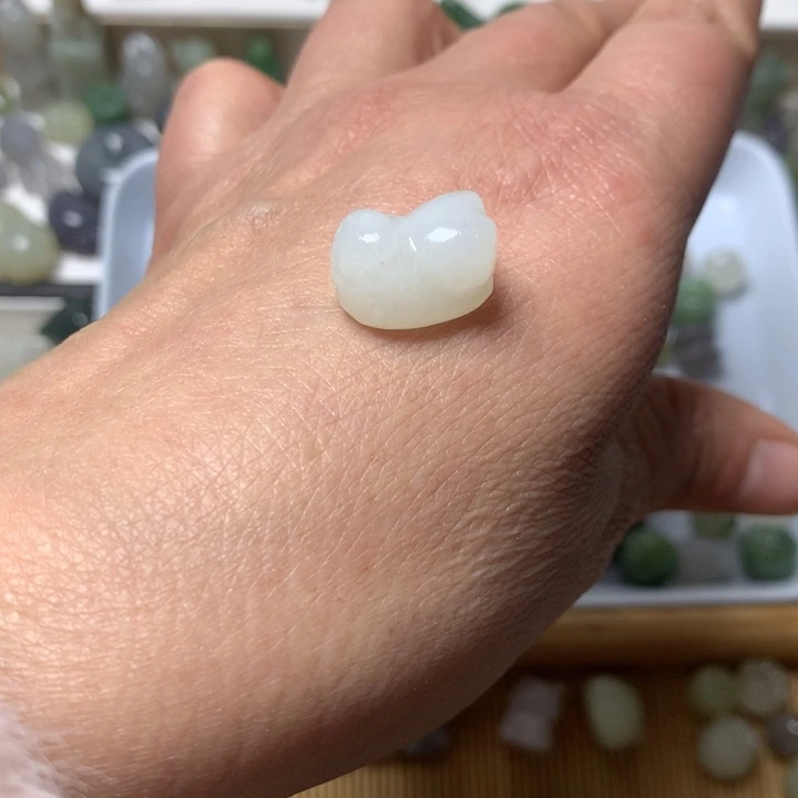 和田玉（糖玉）未镶嵌珠宝奇石