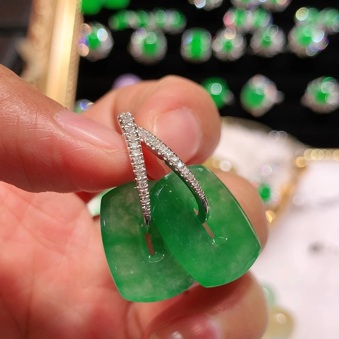 颈饰18K金镶嵌翡翠