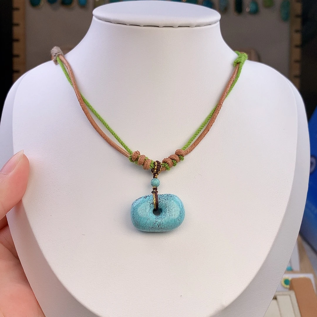 绿松石未镶嵌颈饰