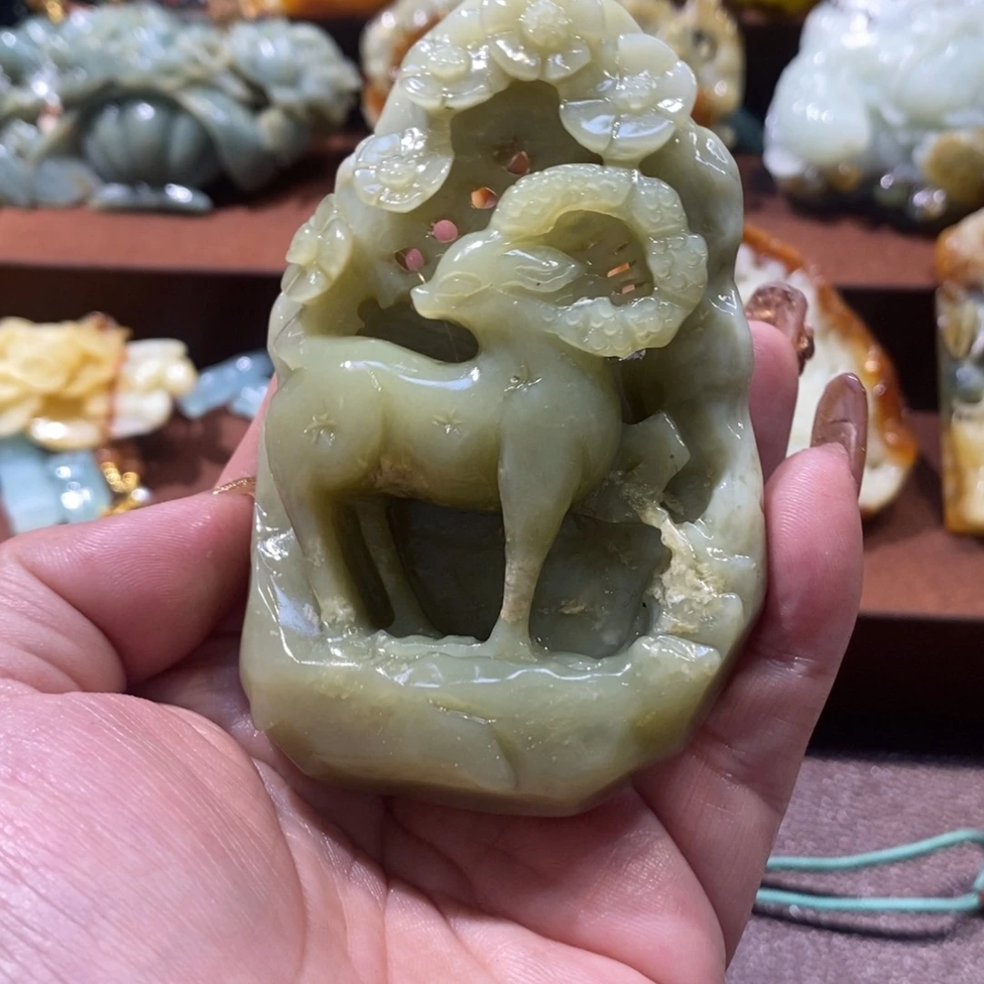 蛇纹石玉颈饰未镶嵌