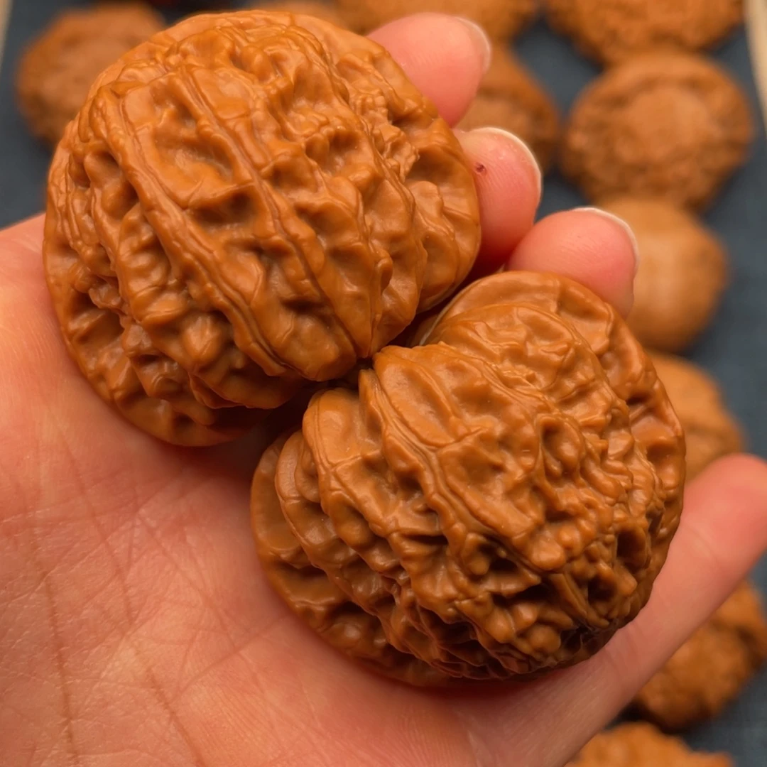 文玩核桃把件40全品三角白