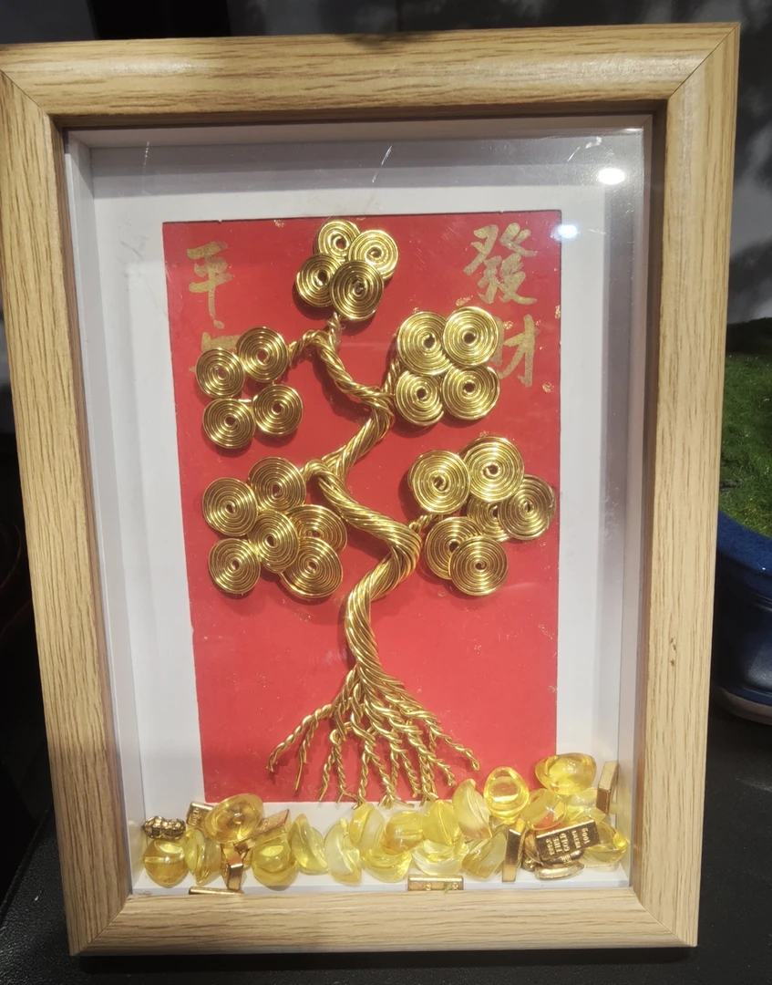 仅9.5cm高4.3cm长的手工铝丝发财树相框将细腻铝丝幻化成繁茂金枝