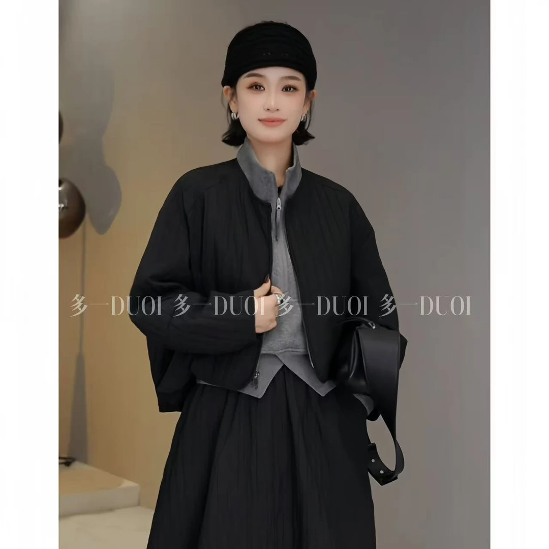 多一“泡芙”2025秋季不规则拉链长袖肌理感百搭无领上衣外套