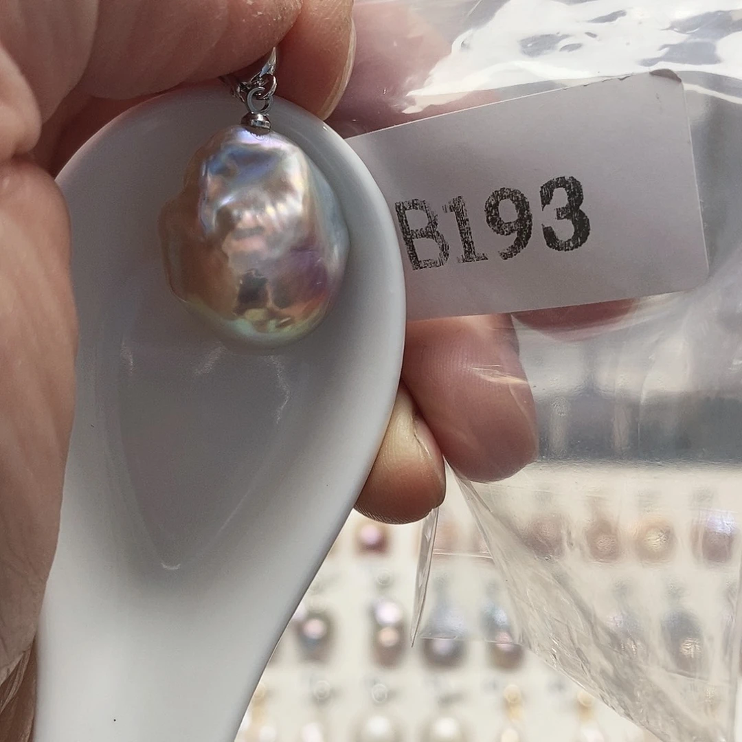 淡水珍珠吊坠(赠链)未镶嵌