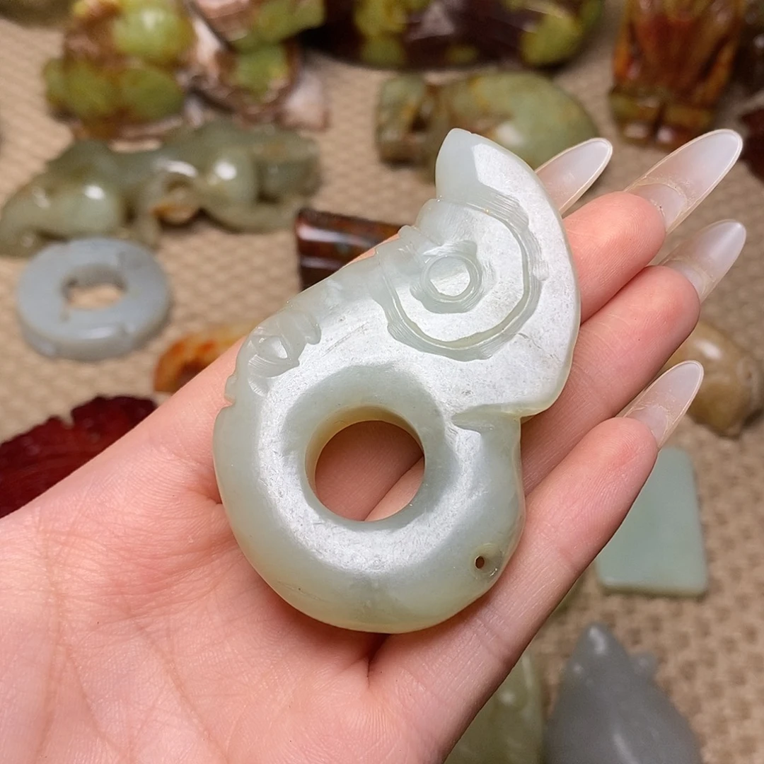 未镶嵌蛇纹石玉颈饰