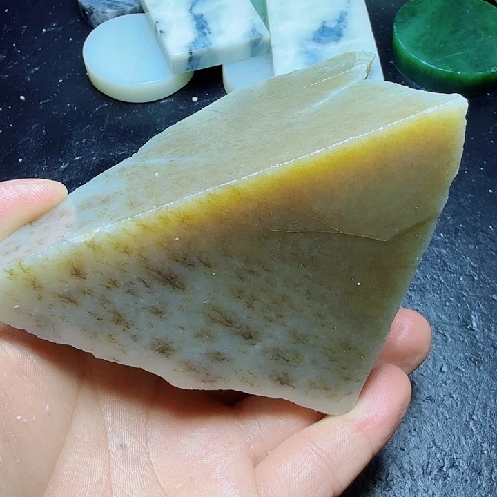 和田玉（糖玉）未镶嵌珠宝奇石