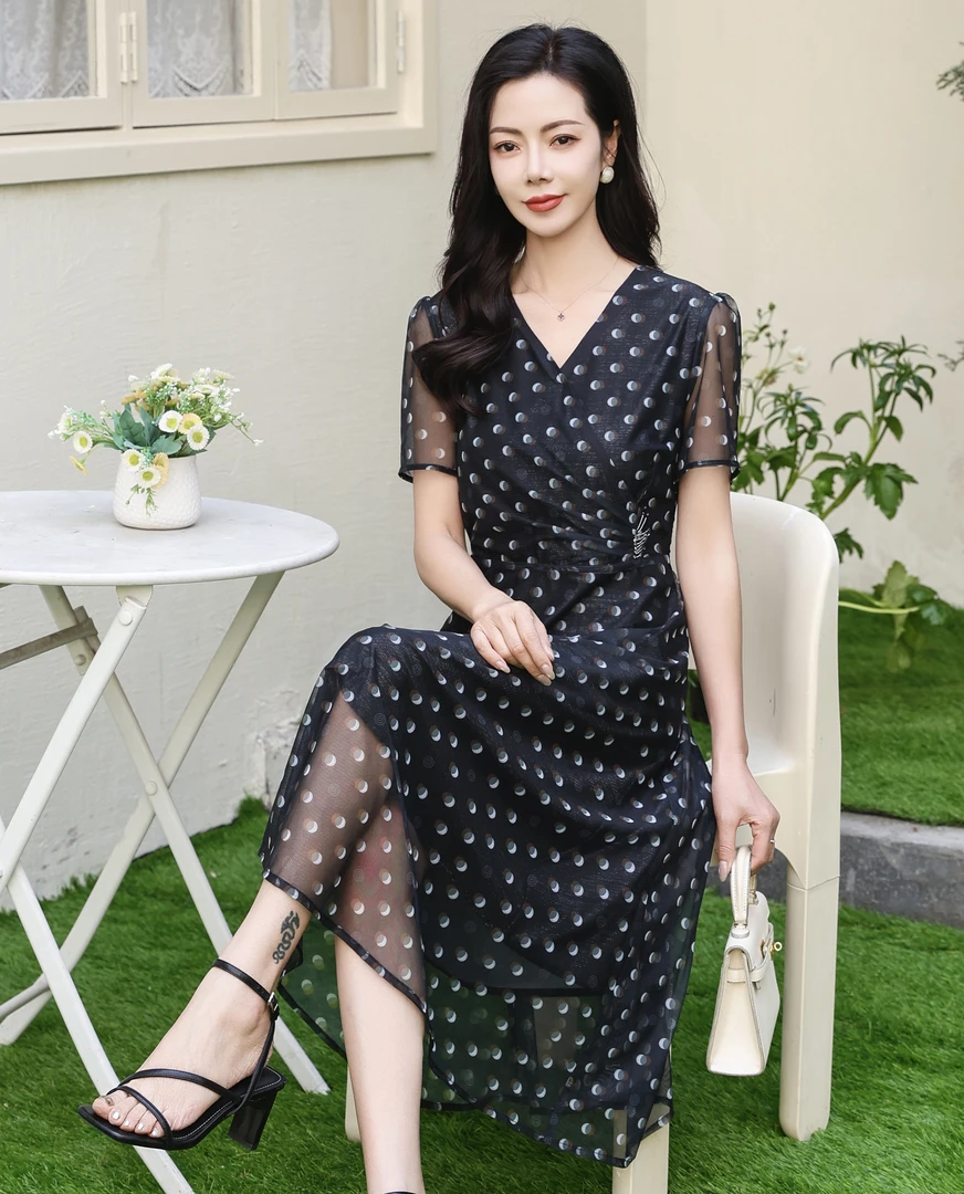 2025夏季新品气质显瘦台湾纱时尚波点连衣裙优雅大码中长款妈妈装