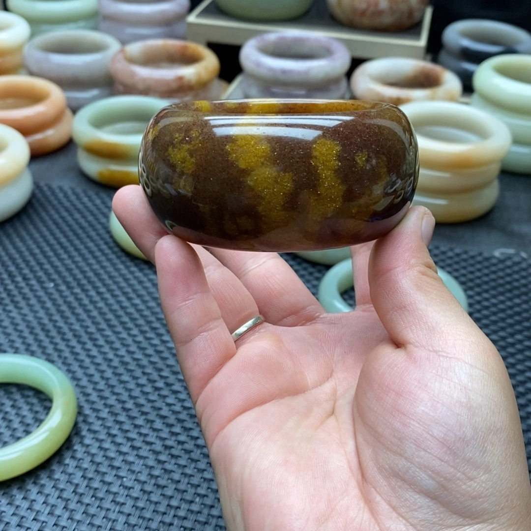 秋***千石英质玉(佘太翠)手镯合金