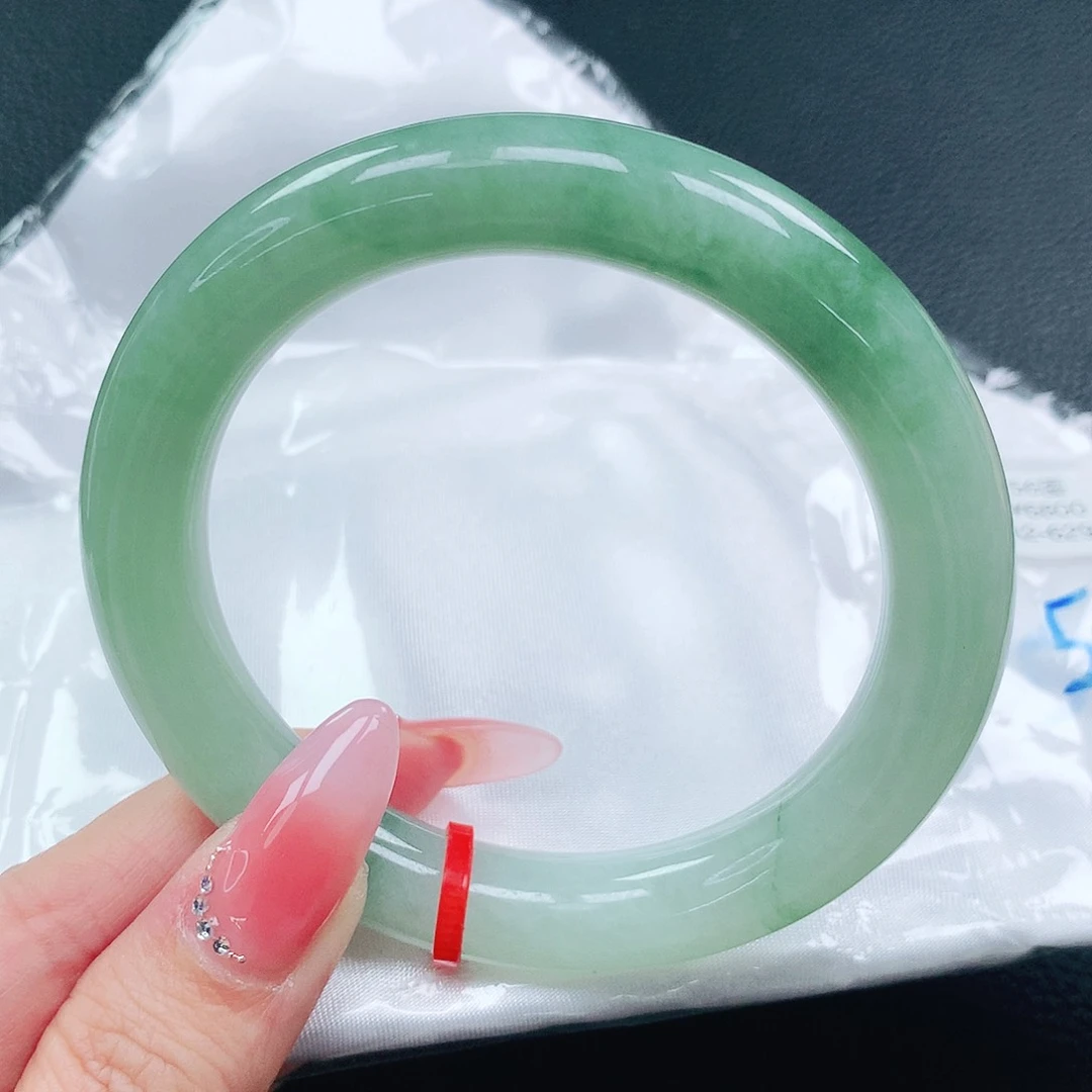 翡翠手镯未镶嵌57圈