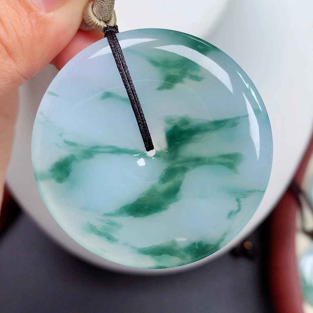 翡翠未镶嵌颈饰平安扣