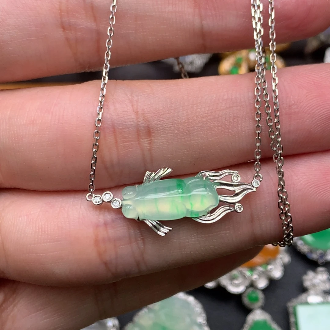 翡翠18K金镶嵌颈饰