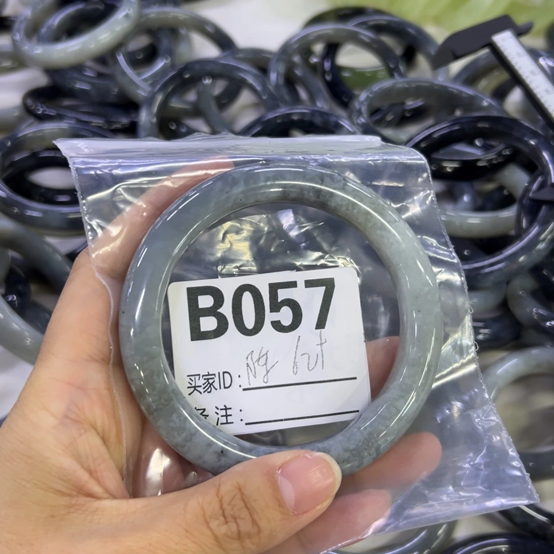 陈***胖蛇纹石玉未镶嵌手镯