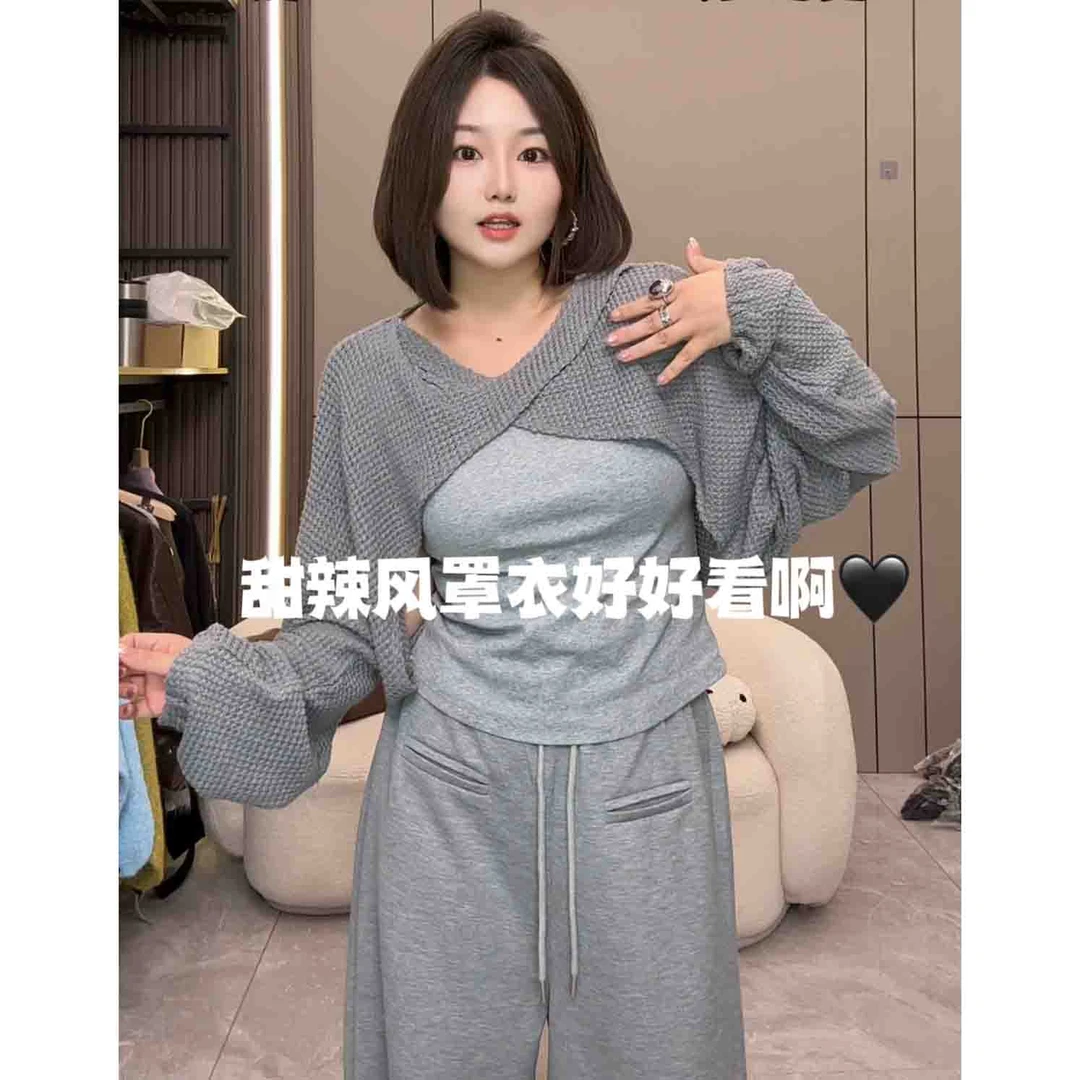 【慧雯儿微胖定制】秋季新款甜辣风罩衣+吊带+弯刀裤套装女