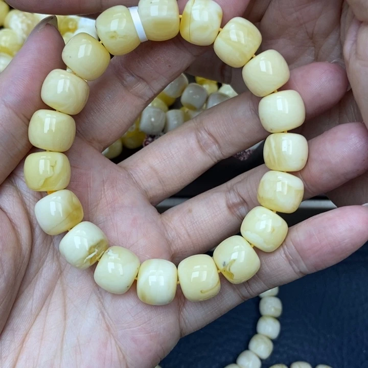 琥珀未镶嵌珠宝奇石16