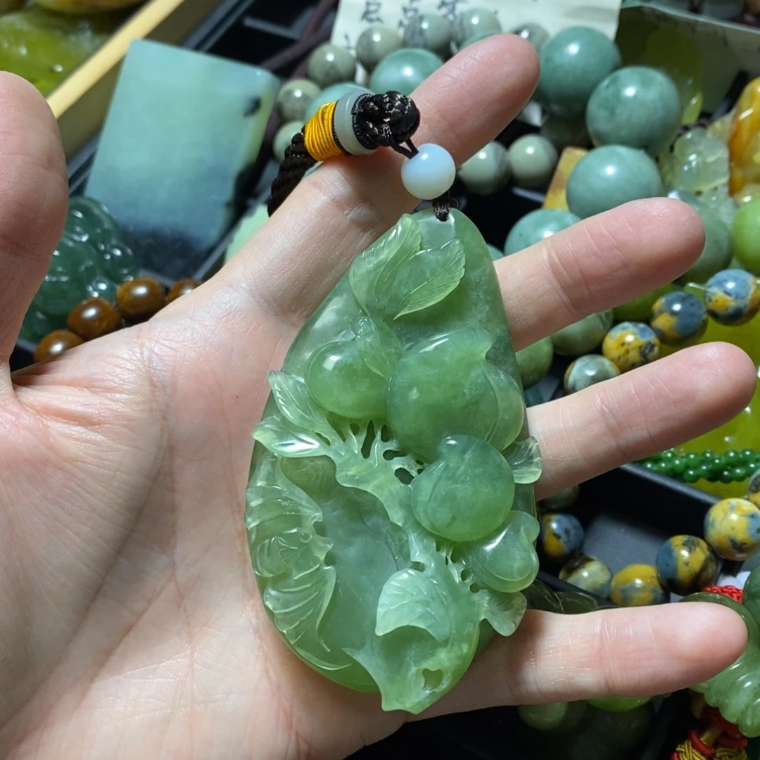 蛇纹石玉未镶嵌颈饰