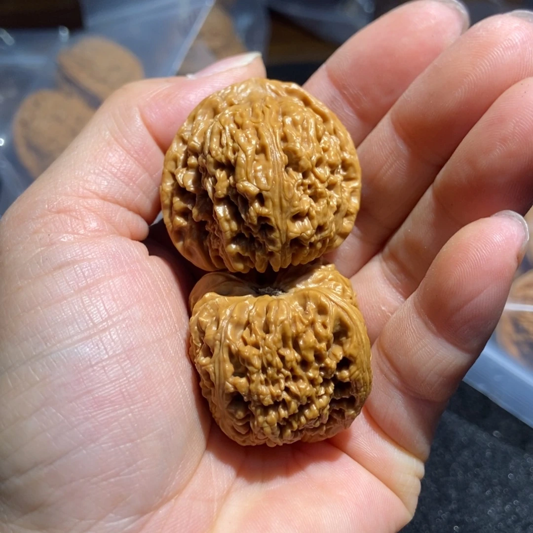 文玩核桃吊坠肉包南疆石85.3