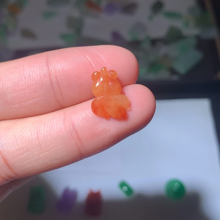 翡翠未镶嵌颈饰挂件