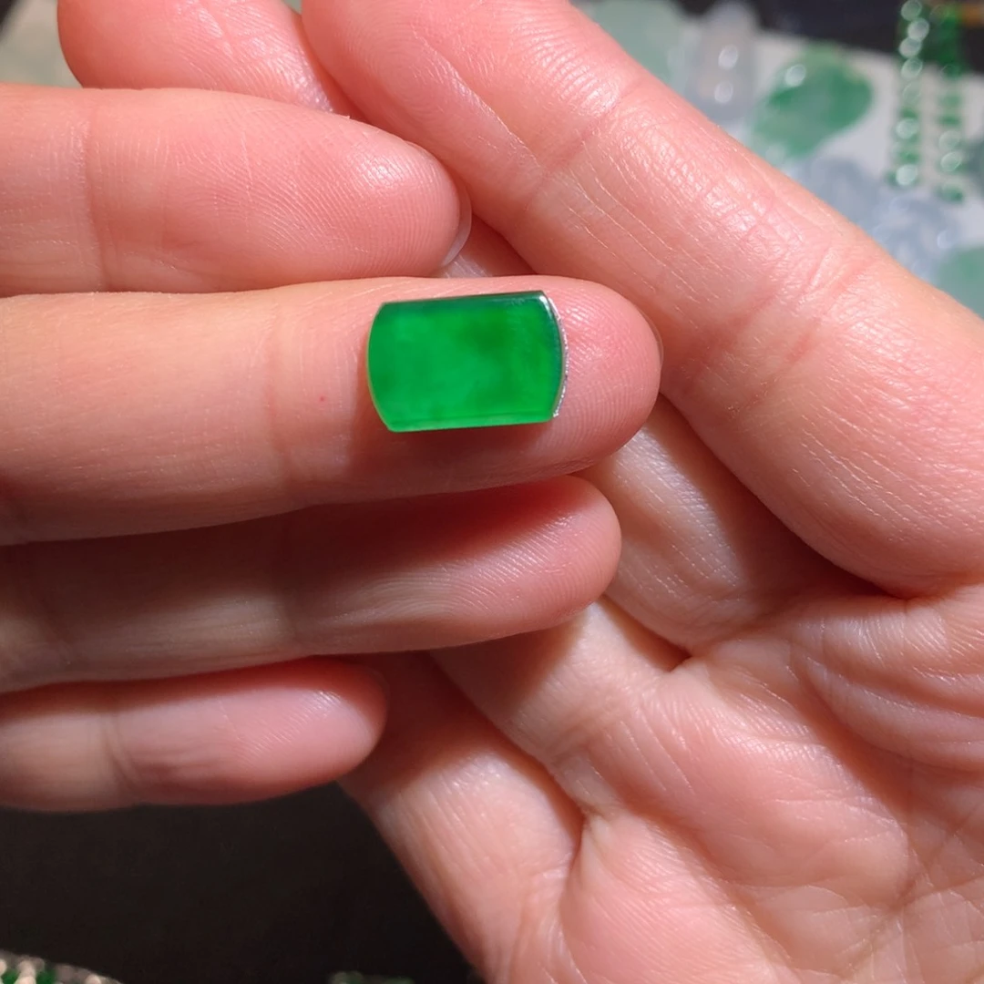 翡翠颈饰未镶嵌诗*马鞍