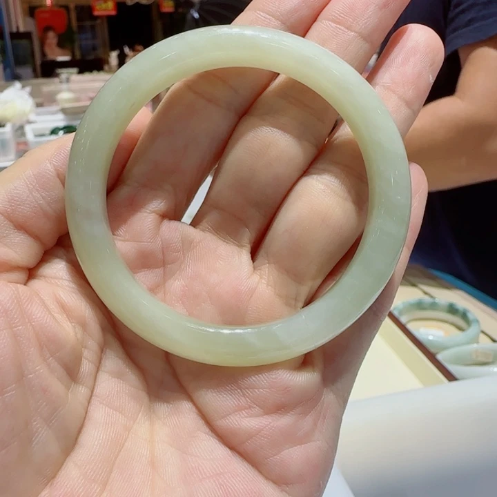 未镶嵌手镯和田玉582