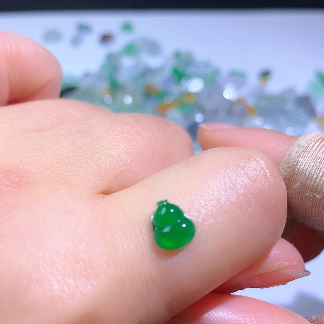 翡翠颈饰未镶嵌小葫芦