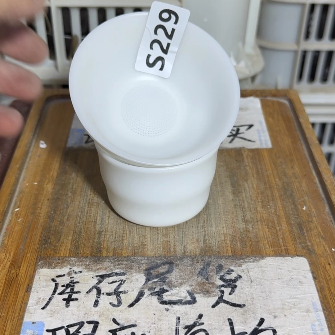 微瑕疵介意勿拍陶瓷器皿K549