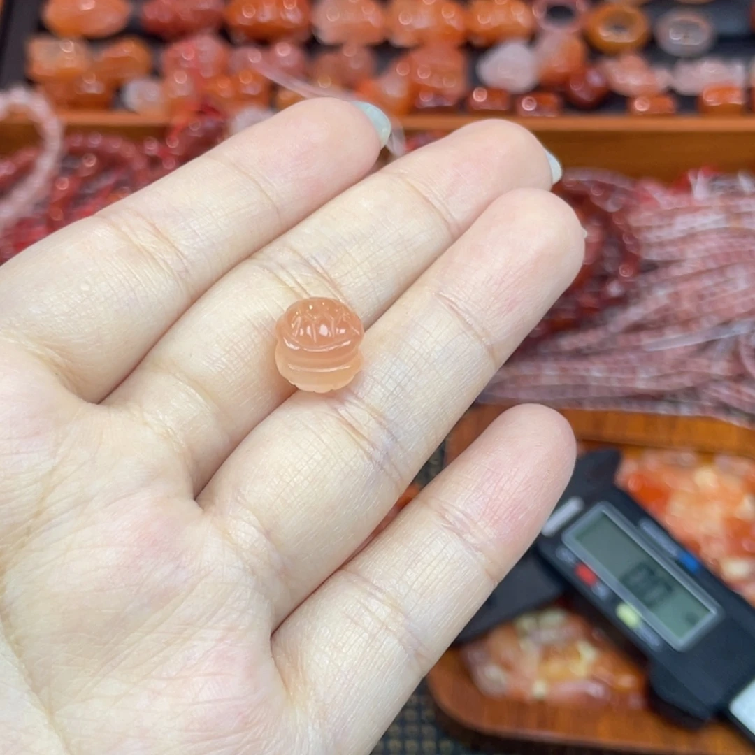 郑***富南红玛瑙未镶嵌配饰富甲一方