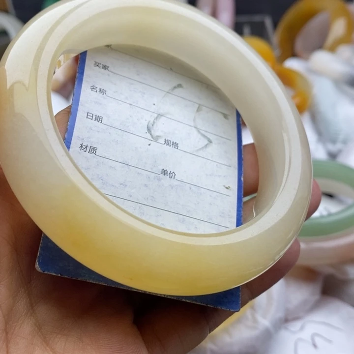 石英质玉手镯未镶嵌