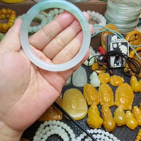 石英质玉（天山翠）未镶嵌手镯