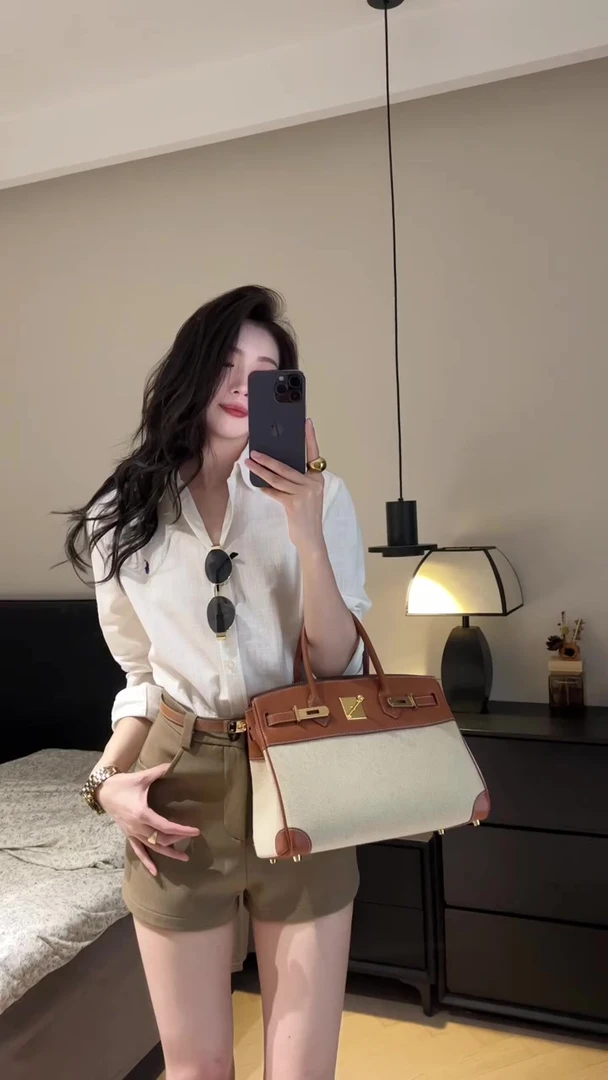 早秋轻熟穿搭一整套女装2025新款气质知性白衬衫咖色短裤两件套装
