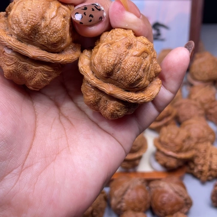 玉***龙蛤蟆头雕刻的金蟾