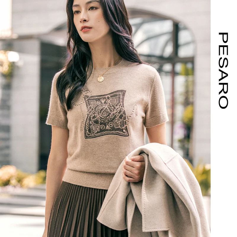 PESARO【星线好物】气质米色中袖针织上衣复古印花点缀舒适修身