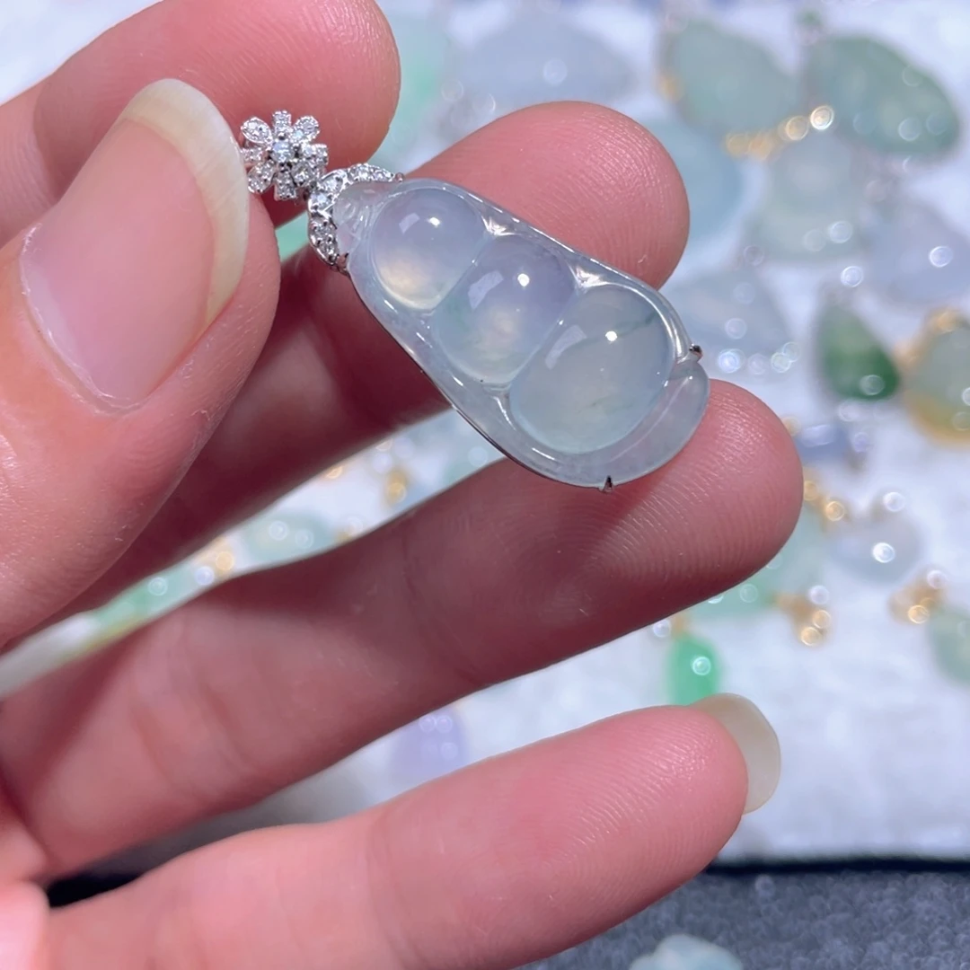 翡翠18K金镶嵌颈饰翡翠