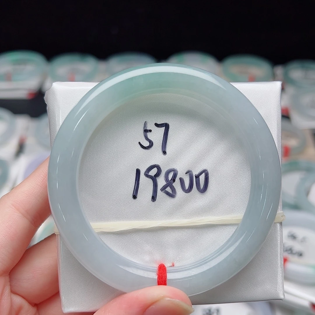 翡翠未镶嵌手镯（圆镯）