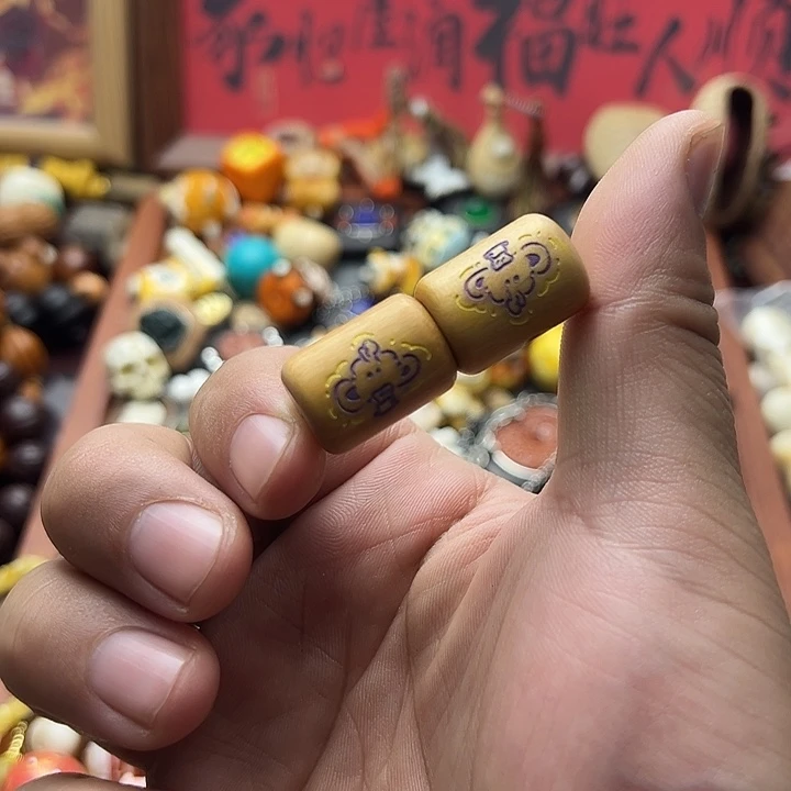 非金属檀木彩绘磁吸二饼猪鼻孔