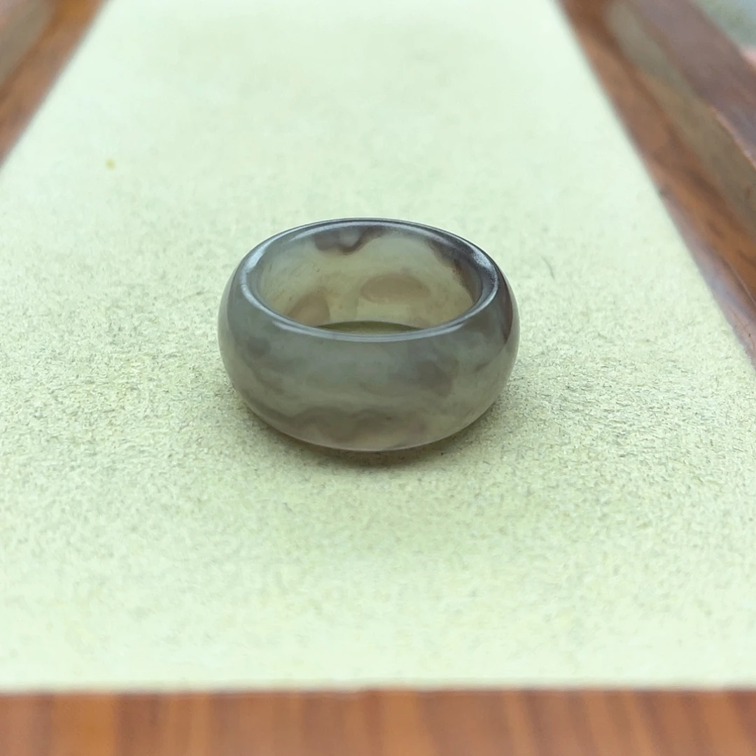 未镶嵌戒指和田玉103飘紫轮胎11码