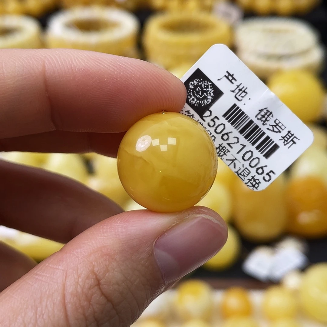 琥珀未镶嵌珠宝奇石喝***街17.5mm黄白浓蜡妖花 瑕