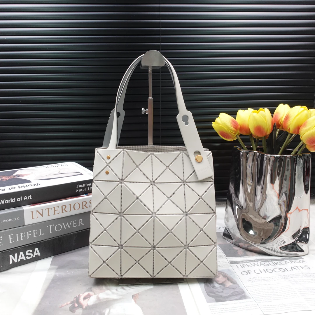 95新 Issey Miyake/三宅一生 单肩包/T10336714