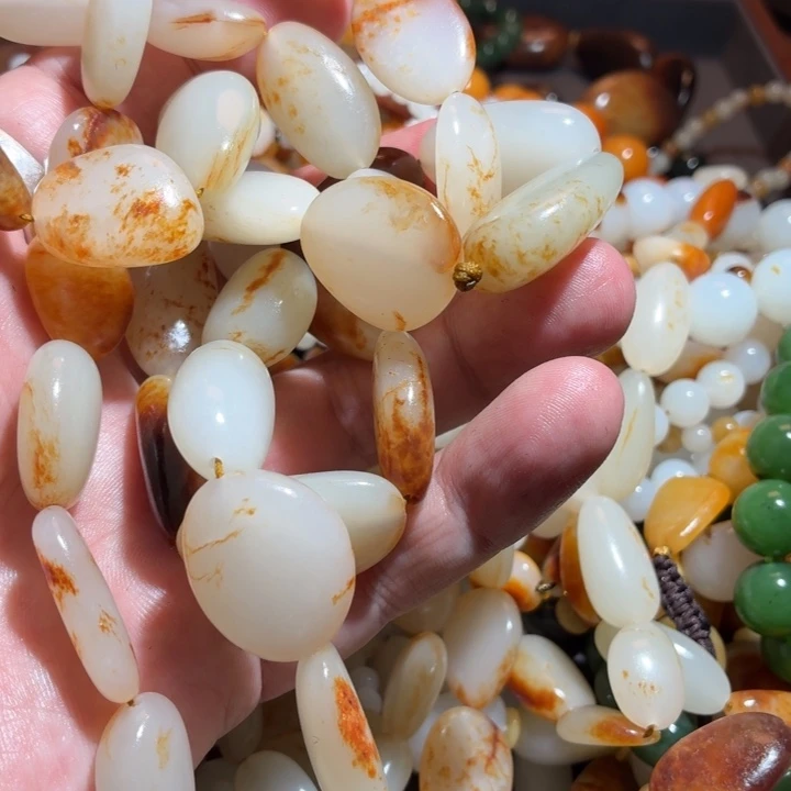 蚌***租和田玉（子料）未镶嵌手串