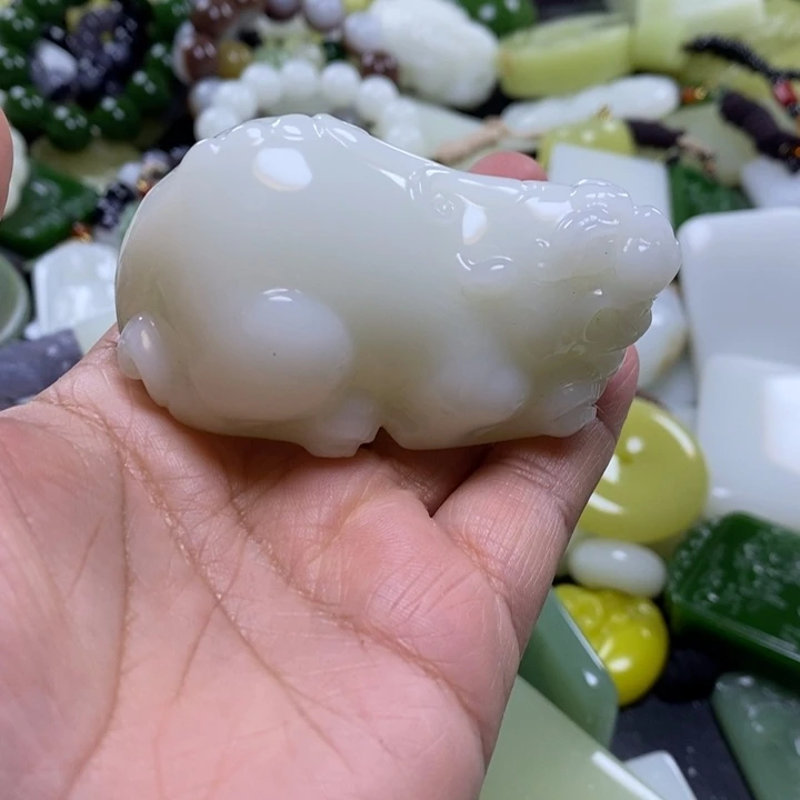 唐***哉和田玉未镶嵌颈饰