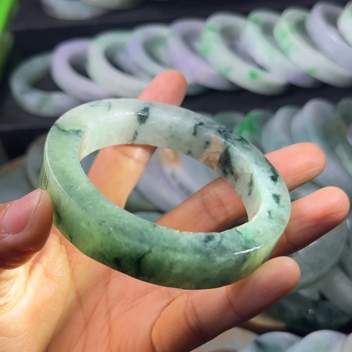 定制翡翠未镶嵌手镯