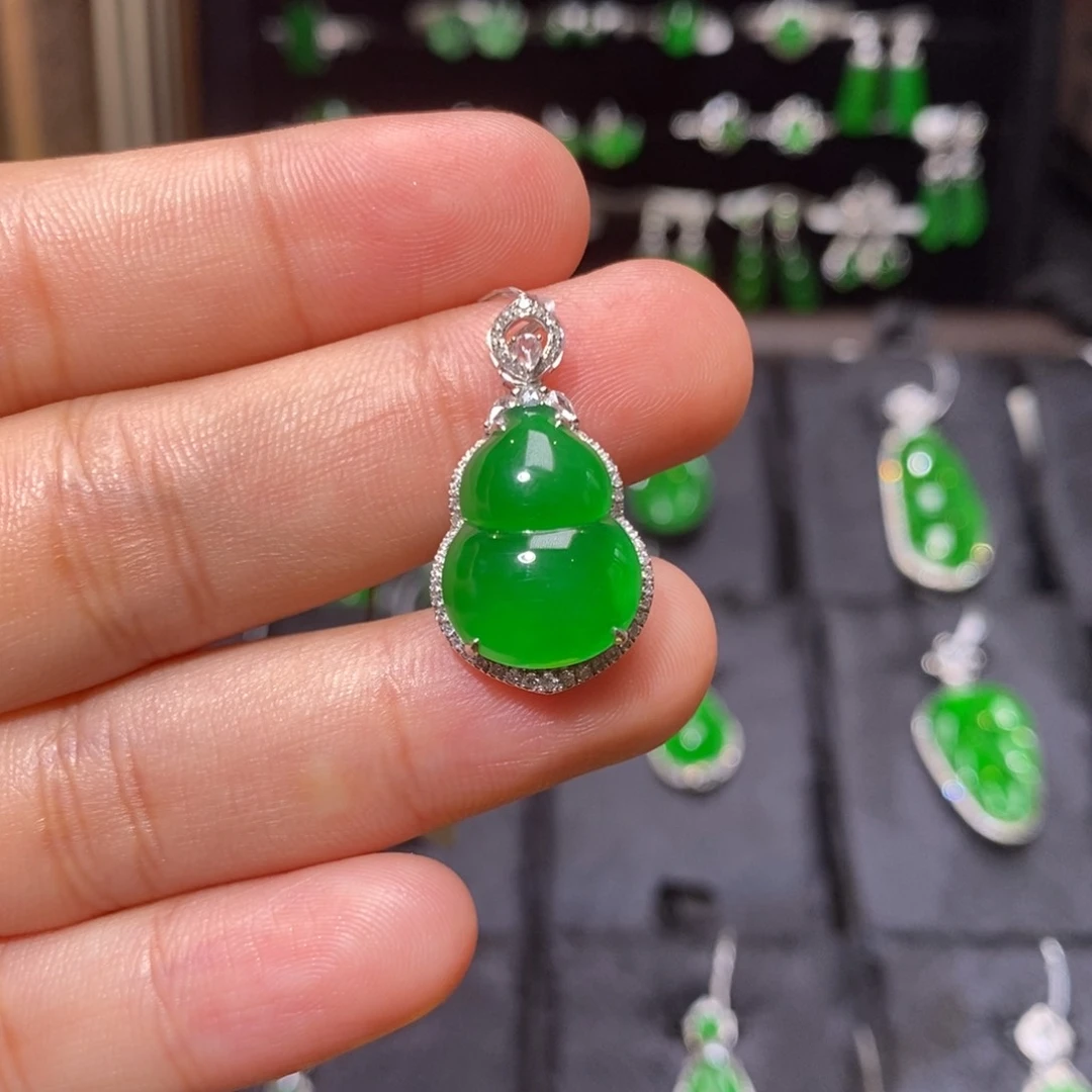 颈饰18K金镶嵌翡翠天然翡翠