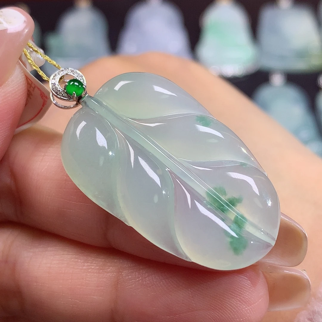 翡翠18K金镶嵌颈饰叶子